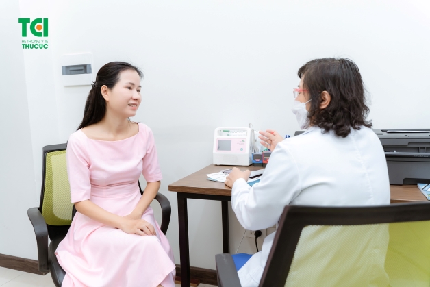 đặt vòng có thể dùng cốc nguyệt san được không