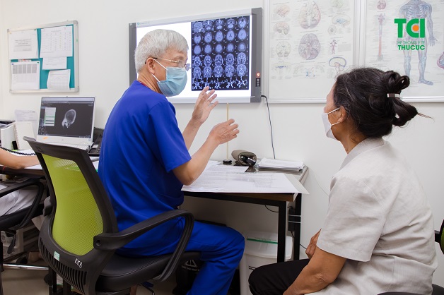 Đau đầu kinh niên khám tại Thu Cúc TCI