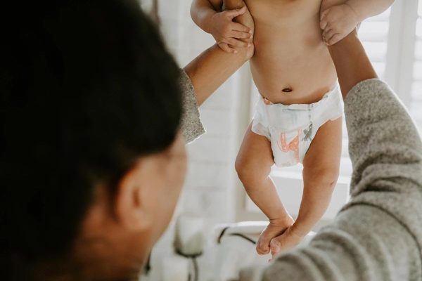 Còi xương, suy dinh dưỡng là tình trạng thường gặp ở trẻ do thiếu vitamin D và các dưỡng chất cần thiết
