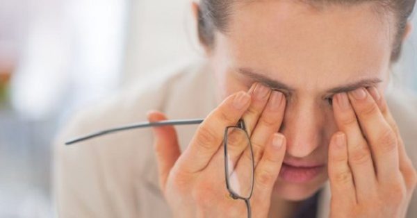 Bệnh viêm dây thần kinh mắt khiến người bệnh đau nhức khó chịu