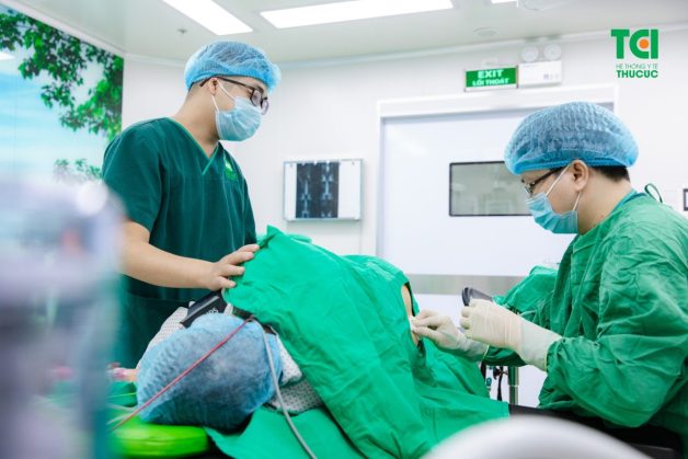 Nội soi tán sỏi bàng quang: Sạch nhanh, ít xâm lấn