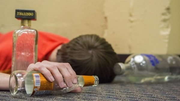Uống nhiều rượu gây viêm tụy cấp