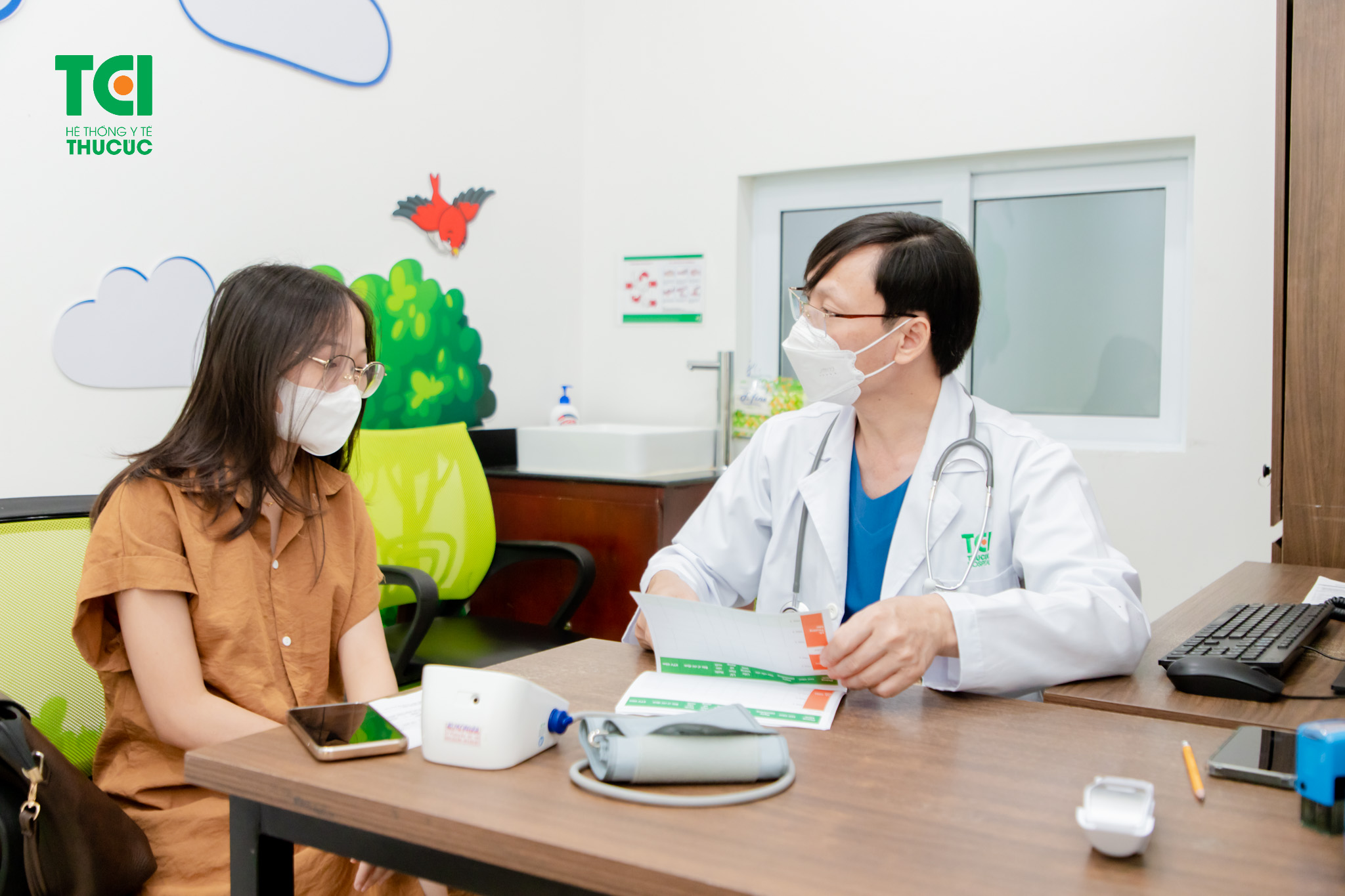 Nếu gặp tác dụng phụ, bạn có thể liên hệ ngay với bác sĩ để được hỗ trợ càng sớm càng tốt