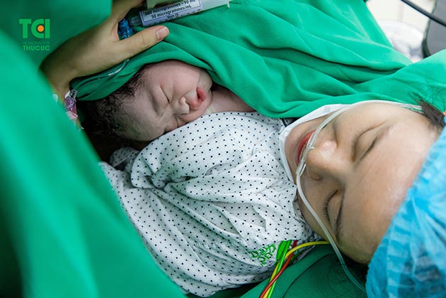 Trong hành trình sinh nở, chị Mai Hương được hỗ trợ hết sức để có cái kết