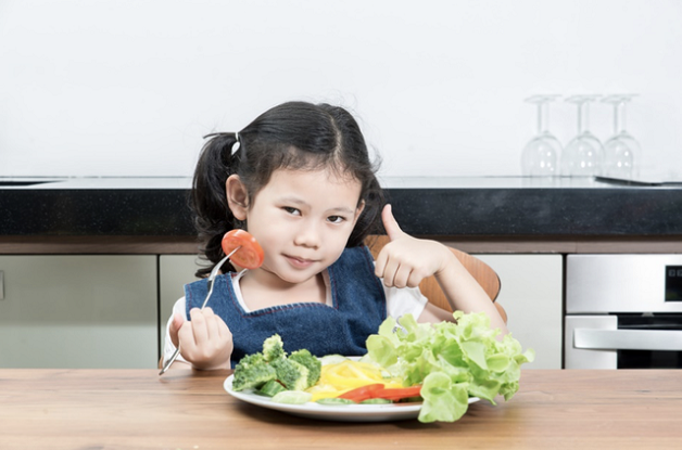 Trẻ cần bổ sung đầy đủ nhóm dinh dưỡng
