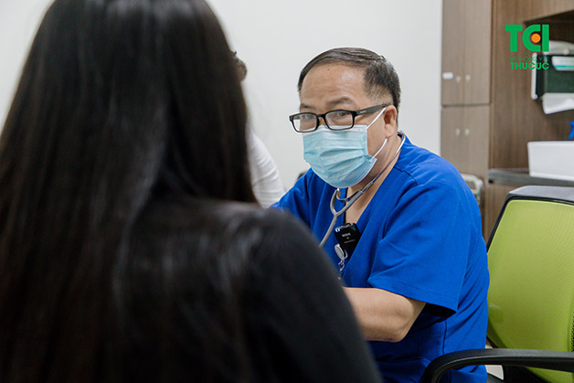 Việc đặt ống thông tiểu dẫn lưu bàng quang sau sinh mổ có thể khiến sản phụ đối diện với nguy cơ biến chứng nguy hiểm