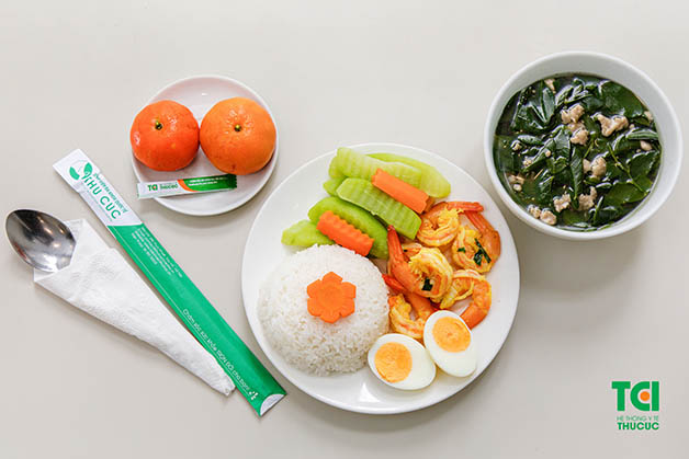 Sản phụ đẻ thường xong ăn gì? Trái cây là nguồn cung vitamin dồi dào, rất cần thiết cho thể trạng của mẹ bỉm lúc này