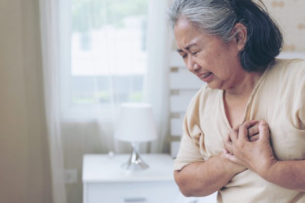 Đau thắt ngực là triệu chứng của bệnh động mạch vành
