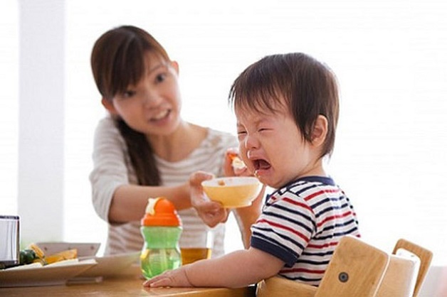 Bé biếng ăn, chậm lớn khiến cha mẹ lo lắng và tìm đến sữa biếng ăn cho trẻ 2 tuổi để cải thiện tình trạng