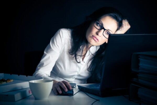 Do căng thẳng, stress và thói quen thức khuya
