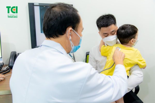 Điều trị viêm đường hô hấp cho trẻ cần có chỉ định của bác sĩ nhi khoa
