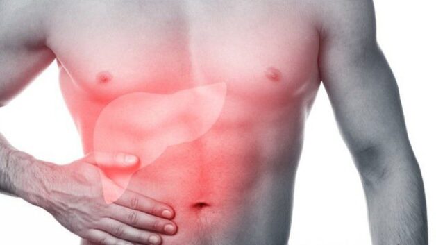 Cảm thấy đau vùng thượng vị là một trong những dấu hiệu nhận biết ung thư đường mật