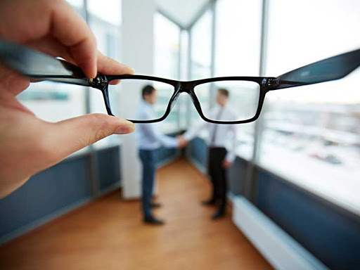 Cận thị và loạn thị cái nào nguy hiểm hơn?