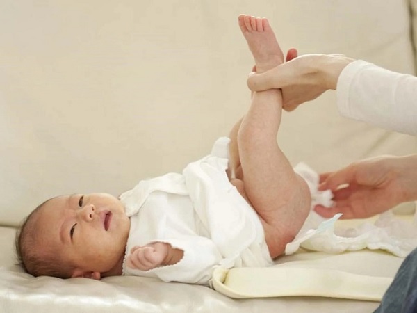 chữa đi ngoài cho trẻ