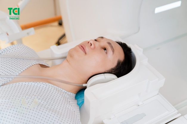 Trước khi chụp bệnh nhân sẽ được thay trang phục chụp chuyên dụng