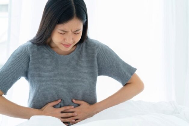 Người bị sán lá gan thường bị đau bụng quặn