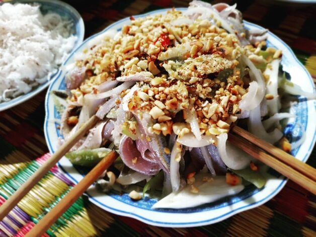 Ăn đồ ăn chưa chế biến hoặc chế biến không kỹ là nguyên nhân hàng đầu gây bệnh sán gan