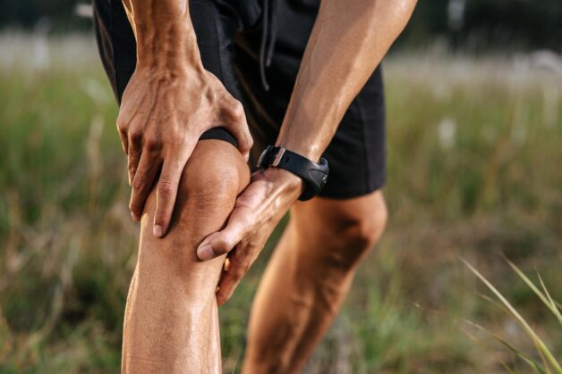 Đau và co cứng xương khớp