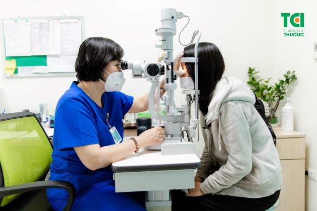 nguyên nhân bong võng mạc mắt làm như thế nào