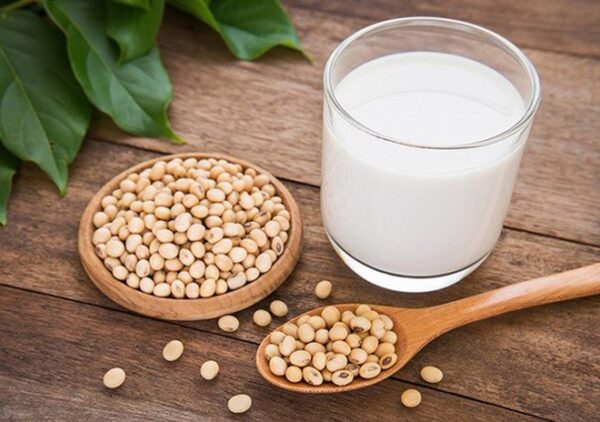 Bị trào ngược dạ dày có nên uống sữa