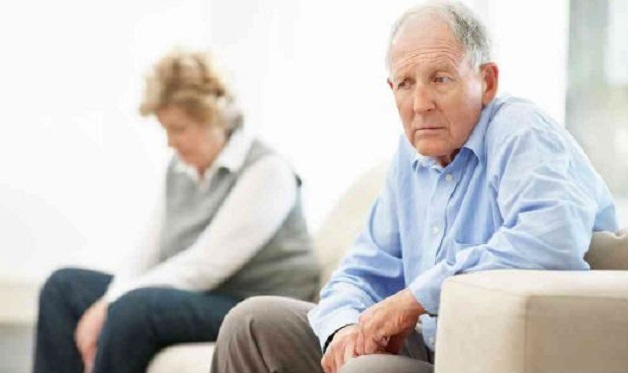 suy giảm trí nhớ Alzheimer dễ thay đổi tính cách