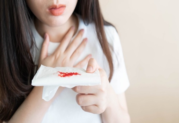 Nôn ra máu là một trong các biểu hiện của bệnh
