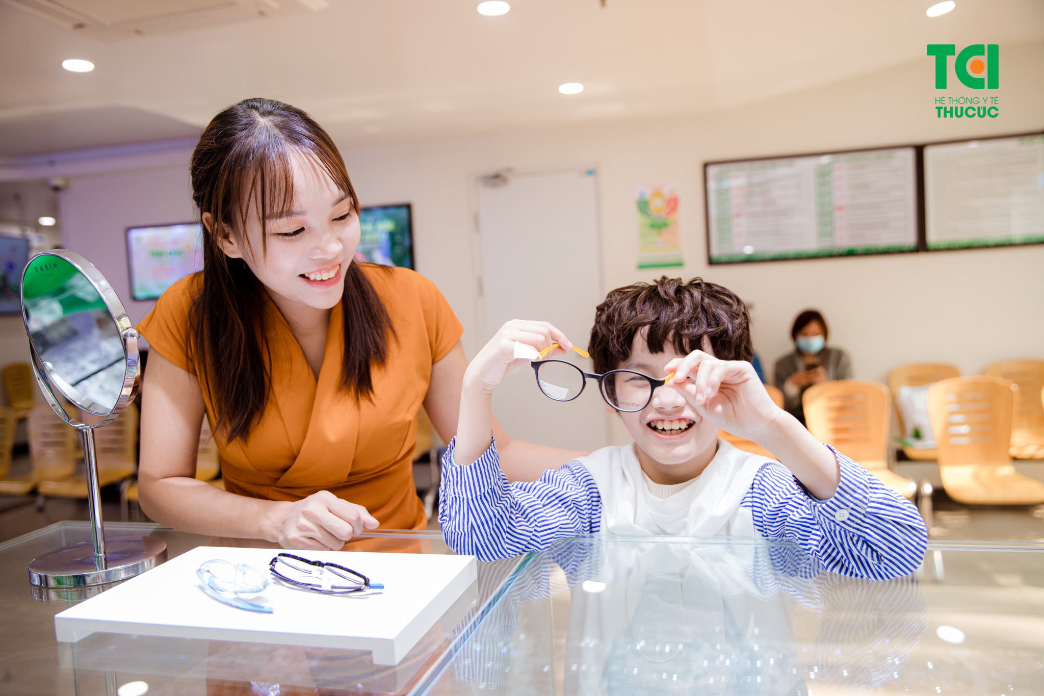 Những điều cần biết khi cắt kính cận cho trẻ em