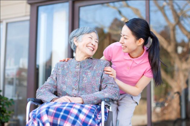 Bệnh nhân tai biến rất cần sự quan tâm, chăm sóc tận tình từ những người xung quanh