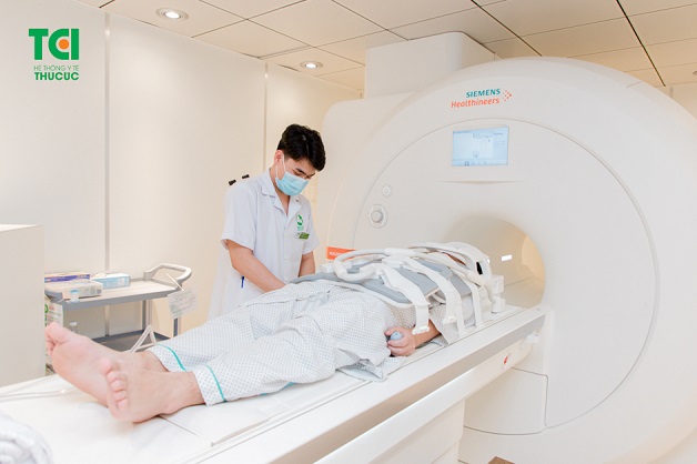 Chẩn đoán lâm sàng đột quỵ cấp bằng chụp cộng hưởng từ MRI