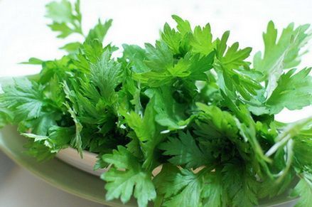 chữa rối loạn kinh nguyệt bằng ngải cứu