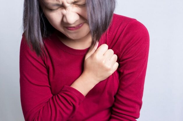 Nhồi máu cơ tim là gì, có triệu chứng như thế nào? - Đau tức ngực 