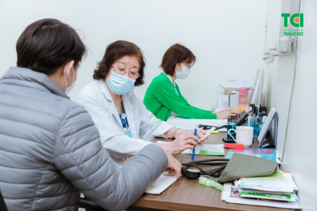 Người bệnh nên đi khám ngay khi xuất hiện triệu chứng đau ở phần khớp háng