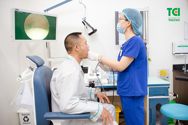 điều trị và gắp dị vật trong họng