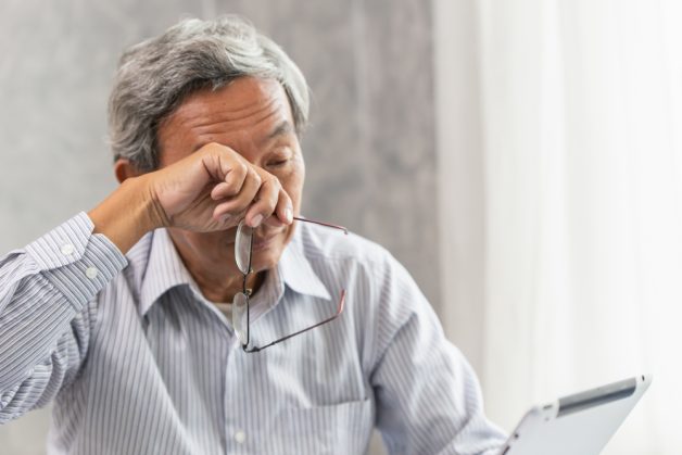 Việc sử dụng kính viễn thị cho người già có thể mang lại nhiều lợi ích quan trọng 