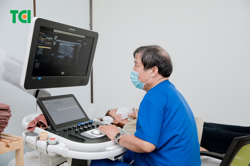 Đội ngũ y bác sĩ giàu kinh nghiệm, tận tình thăm khám