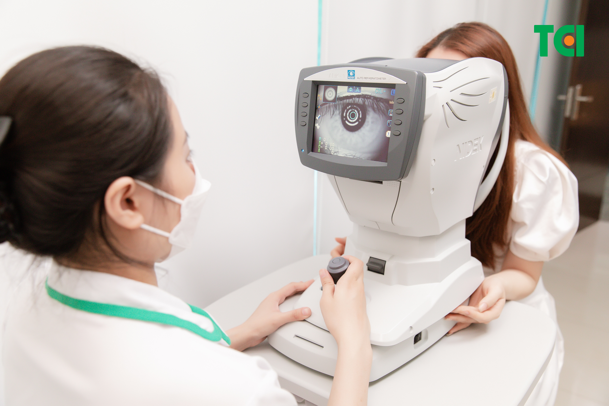 Liệt kê các bước trong quy trình cắt kính cận đạt chuẩn