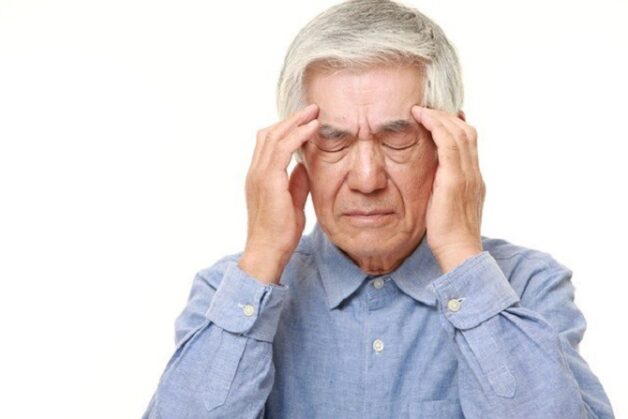 Giảm trí nhớ khiến người bệnh gặp nhiều khó khăn trong việc ghi nhớ, định hướng