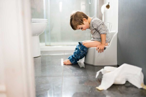 Trẻ đi ngoài quá nhiều lần trong ngày có thể là dấu hiệu cảnh báo các bệnh lý nguy hiểm