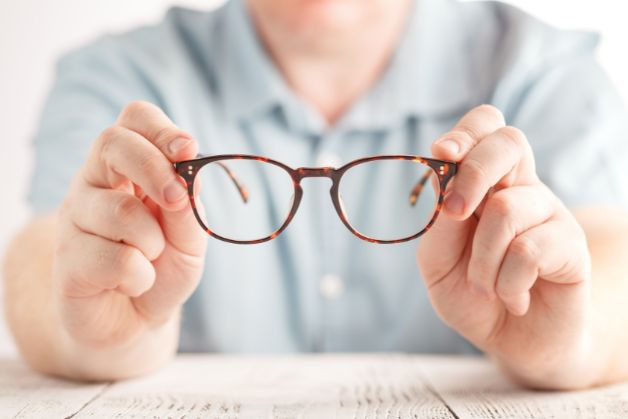 Giải đáp tròng kính cận có mấy loại