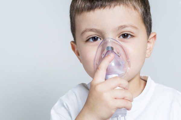 Bệnh có thể gây suy hô hấp, viêm phổi nếu trẻ không được điều trị sớm