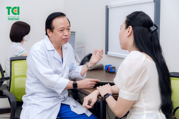 U nang buồng trứng có thể là một trong những nguyên nhân của tình trạng này