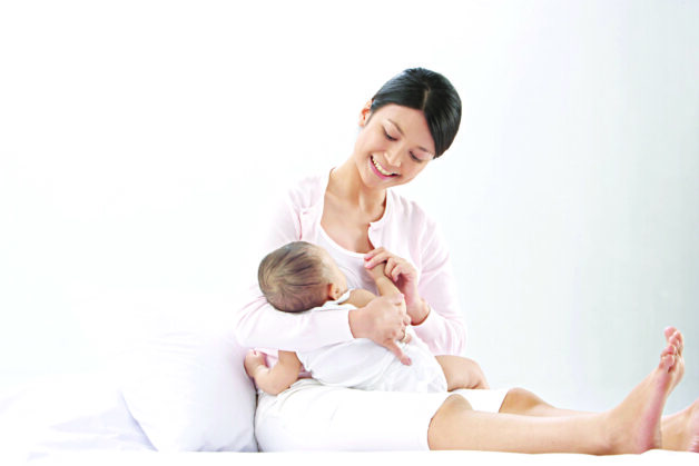 Bú ít hoặc không bú mẹ trong 6 tháng đầu, trẻ có thể bị bệnh suy dinh dưỡng.