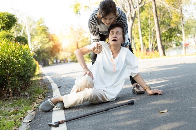 dấu hiệu đột quỵ chảy máu não tự phát 