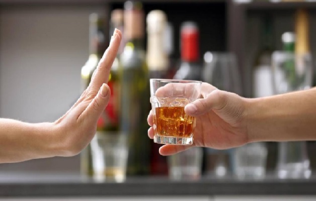 Hạn chế sử dụng cồn là rất quan trọng để chữa bệnh gan nhiễm mỡ