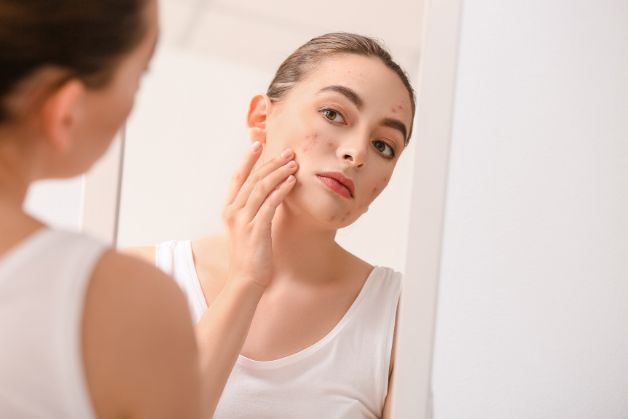 Cấy que tránh thai không những gây tăng cân mà còn có thể xảy ra một số tác dụng phụ