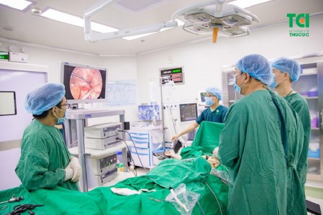 Bệnh ruột thừa thường được điều trị bằng cách phẫu thuật