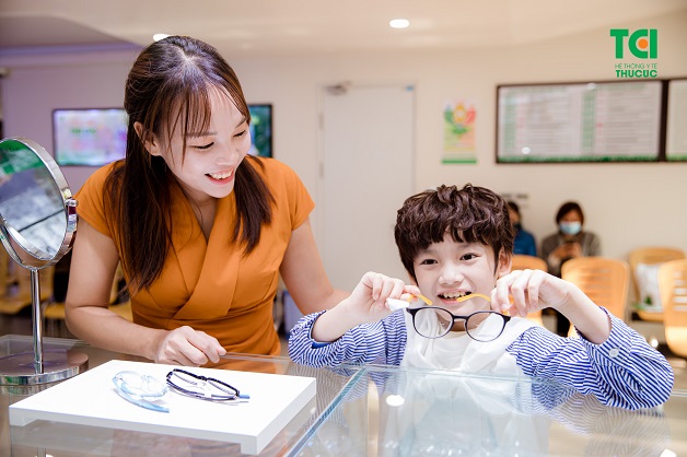 Có nhiều phương pháp điều chỉnh tật khúc xạ
