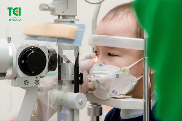 lác mắt ở trẻ