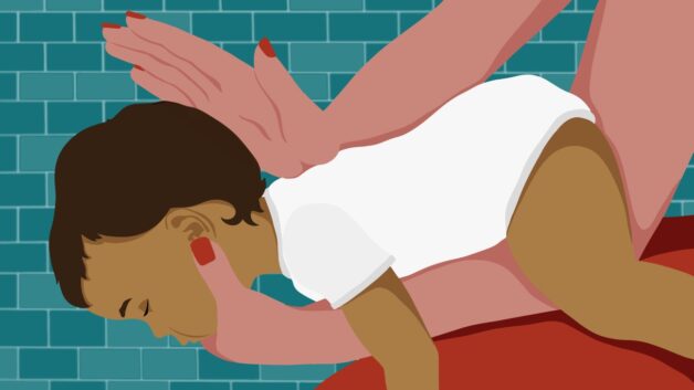 Hóc dị vật đường thở phải làm sao