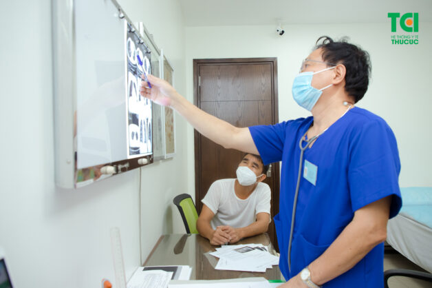 Thăm khám sẽ đưa đến câu trả lời chính xác nhất cho người bệnh đánh trống ngực liên tục